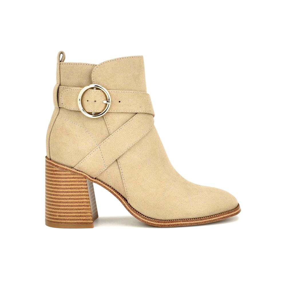 Nine West Nevermind Stacked Heel Bootie Sughero size 9